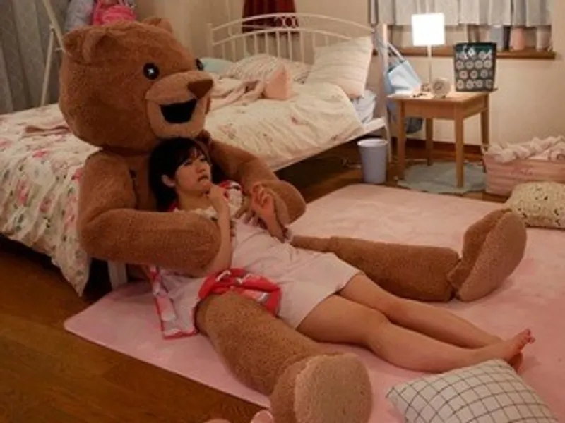 Chú tình nhân nhồi bông và em nữ sinh ngây thơ